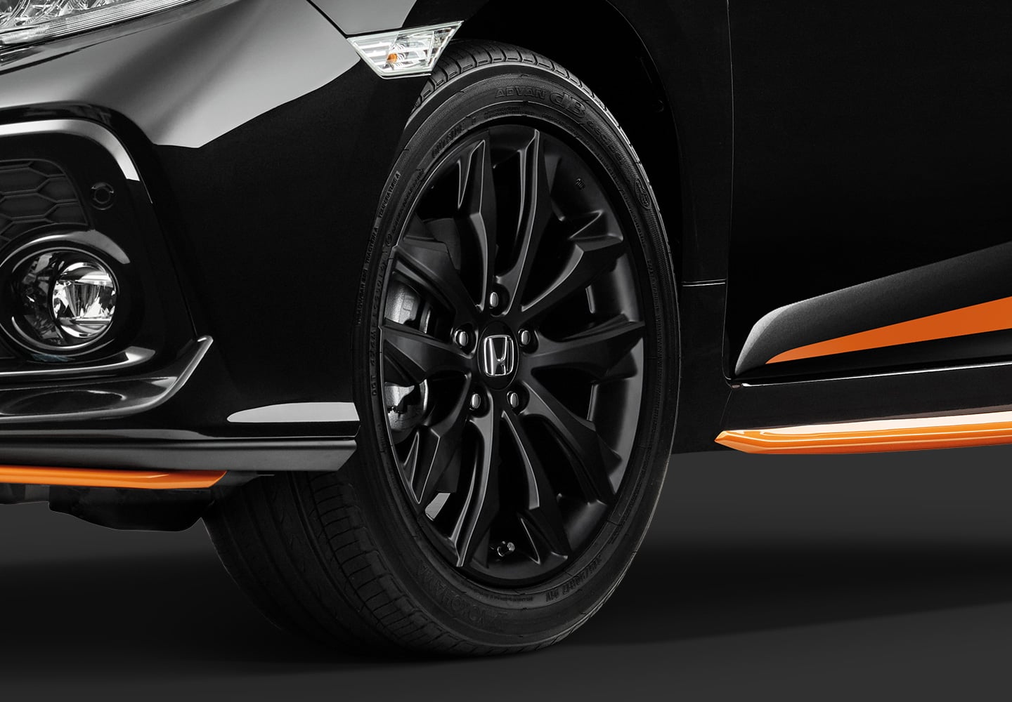 BLACK 17-INCH ALLOY WHEELS